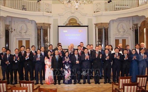 Chủ tịch Quốc hội Vương Đình Huệ dự Diễn đàn hợp tác giáo dục Việt Nam - Hungary